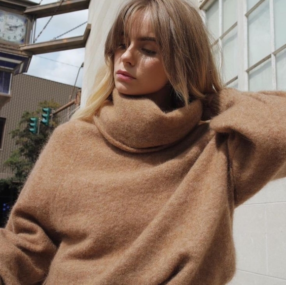 NWOT Aritzia Babaton Adichie Sweater - Picture 4 of 14